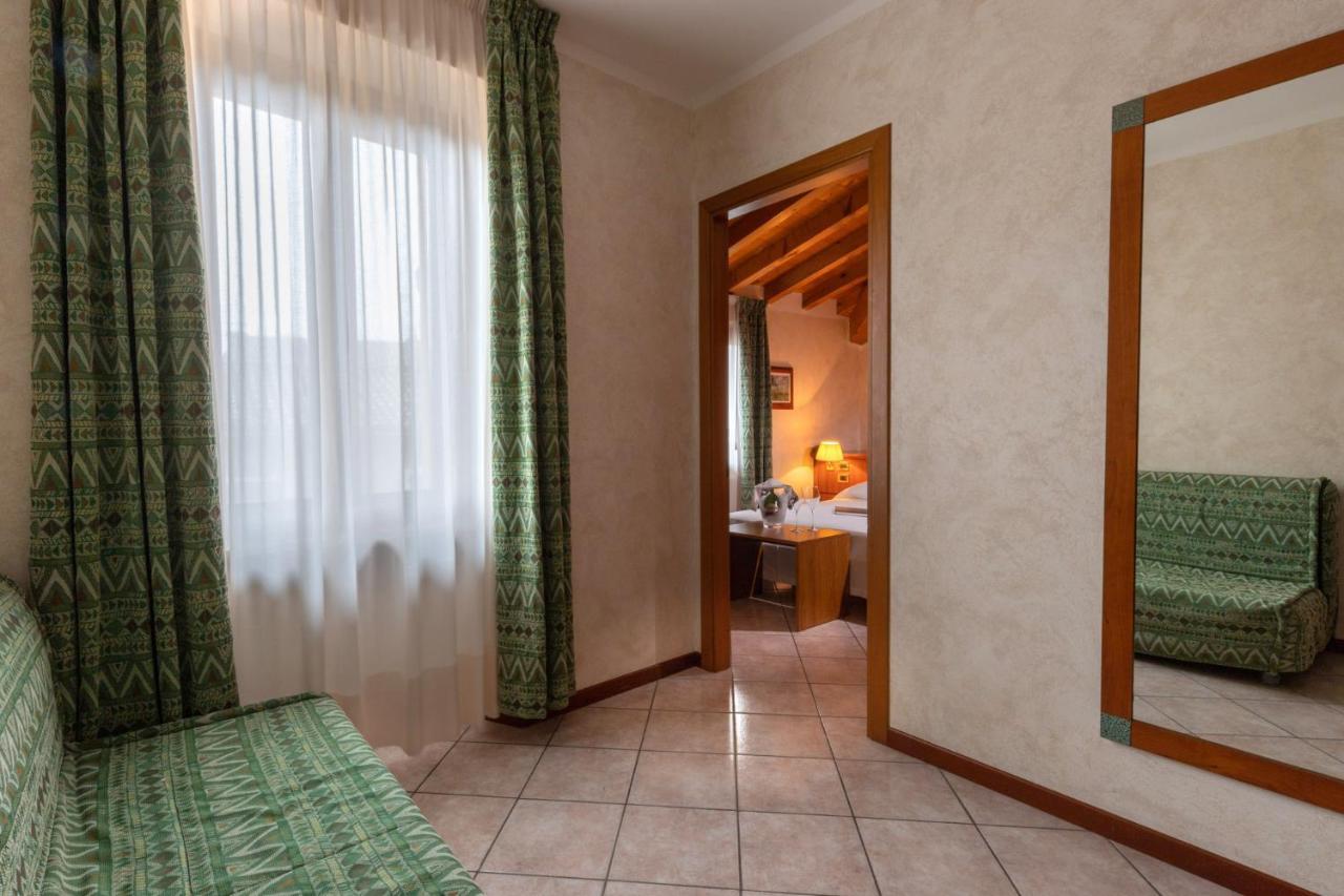 Hotel Corte Regina Sirmione Dış mekan fotoğraf